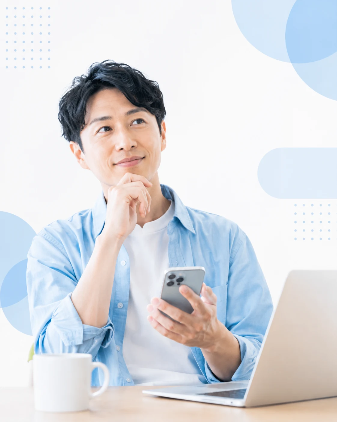 一緒に整理する男性のイメージ